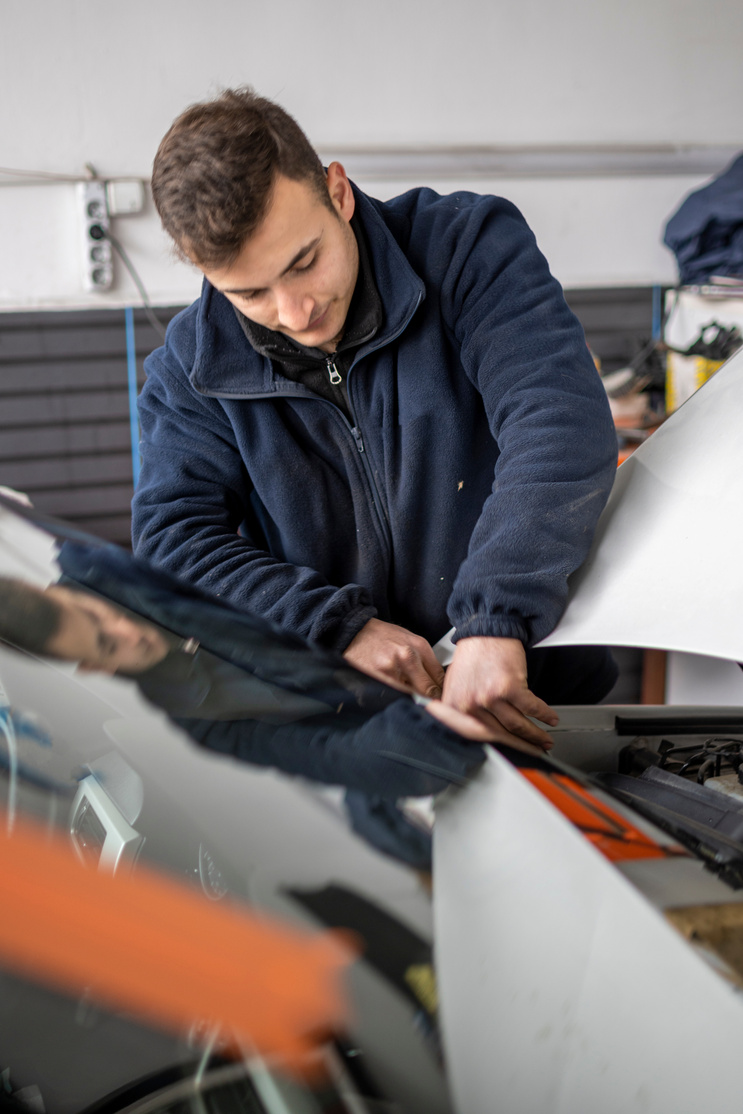 Auto glass repair and windshield replacement